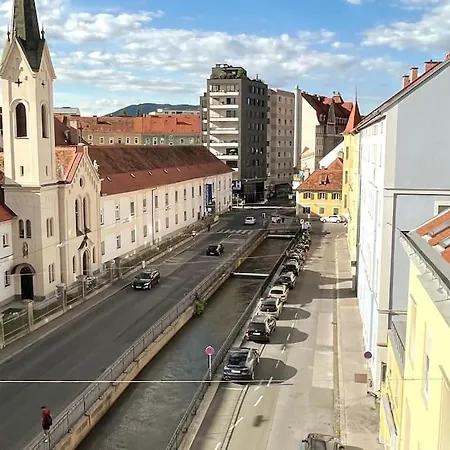 Cozy City Center Apartment *